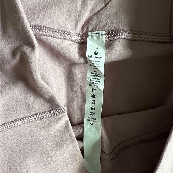 Lululemon reveal crop 21 “Zen Expression, size 12 dusty rose colored. - Picture 3 of 8